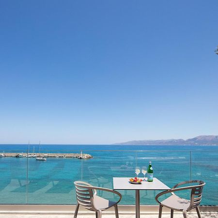 Skipper Beachfront Suites Херсонисос Екстериор снимка